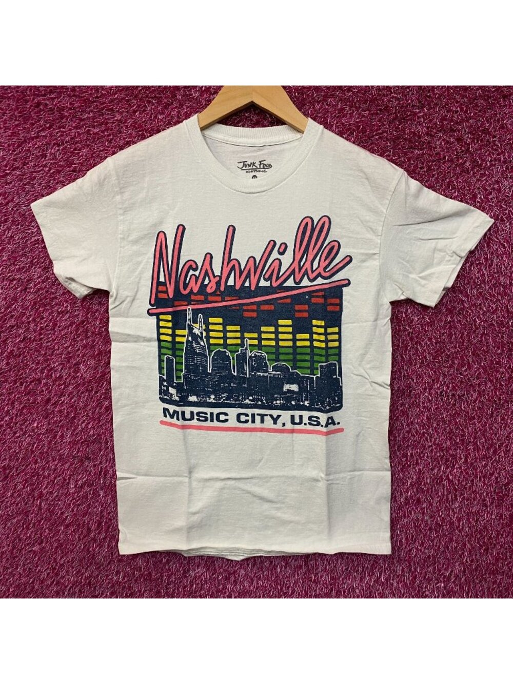 Junk Food Nashville Music City Skyline Vintage Stye Tee XS